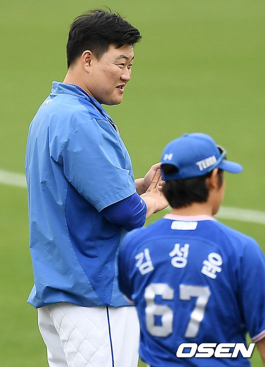 경기를 마치고 삼성 오재일이 박수를 치고 있다./rumi@osen.co.kr