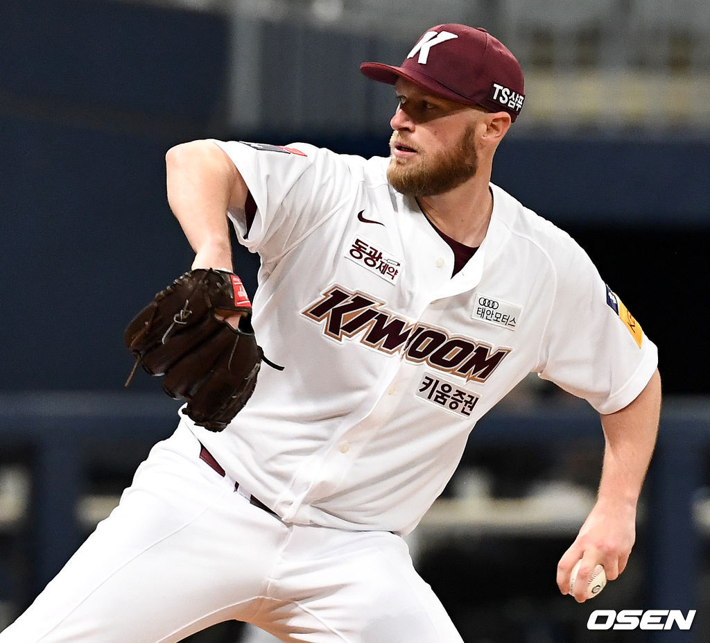 키움 선발 요키시가 힘차게 공을 뿌리고 있다. / dreamer@osen.co.kr