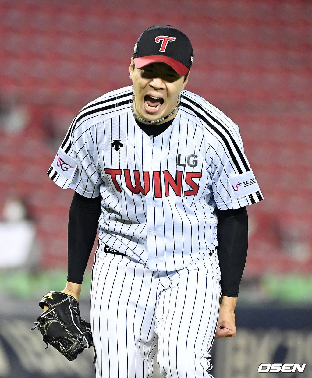 8회초 2사 만루에서 LG 김대유가 롯데 오윤석을 삼진 처리하며 포효하고 있다. /jpnews@osen.co.kr