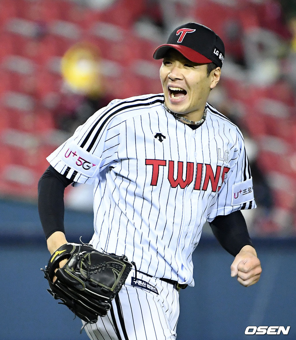 이닝을 마치고 미소짓는 LG 김대유./jpnews@osen.co.kr