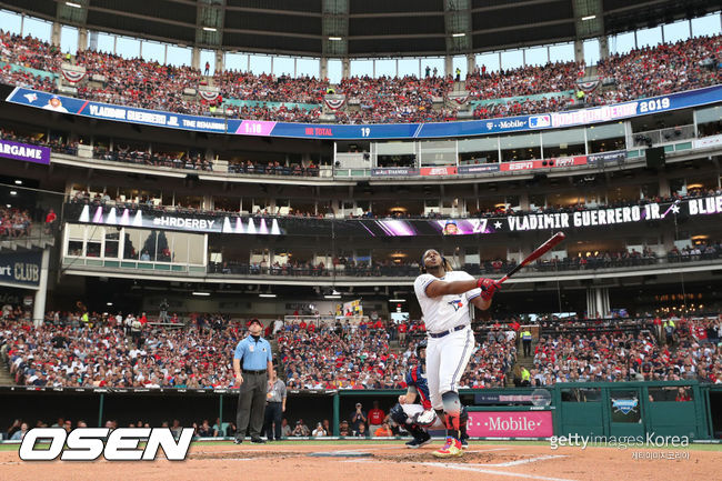 [사진] 지난 19년 열렸던 올스타 게임 홈런 더비에서 토론토의 블라디미르 게레로 주니어가 홈런을 날리고 있는 모습.ⓒGettyimages(무단전재 및 재배포 금지)