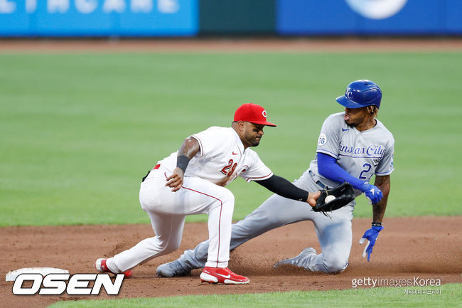 [사진] 지난해 8월 신시내티에서 뛰던 크리스티안 콜론(왼쪽).ⓒGettyimages(무단전재 및 재배포 금지)