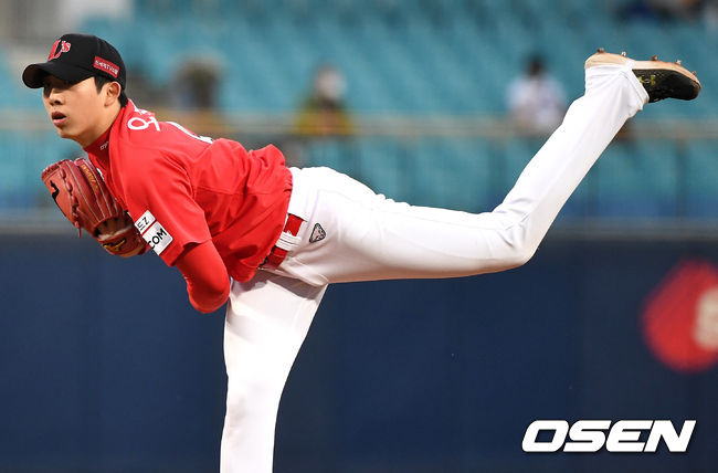 SSG 선발 오원석이 힘차게 공을 뿌리고 있다. / dreamer@osen.co.kr