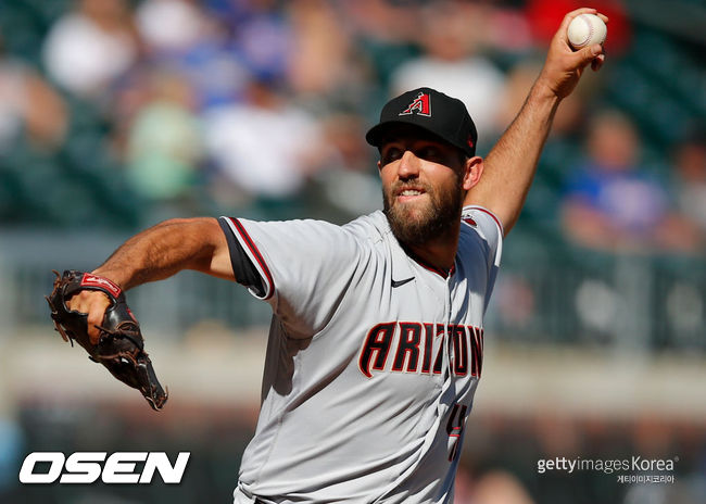 [사진] 애리조나의 메디슨 범가너가 지난 26일(한국시간) 열린 애틀랜타와의 경기에서 힘차게 공을 던지고 있다.ⓒGettyimages(무단전재 및 재배포 금지)