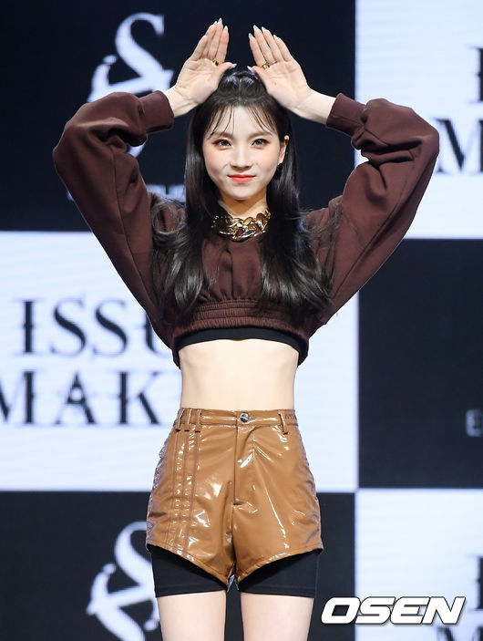 28일 오후 서울 광진구 예스24 라이브홀에서 그룹 핫이슈의 데뷔 앨범 '이슈 메이커' 발매 기념 쇼케이스가 열렸다.핫이슈의 이번 앨범 '이슈 메이커'의 타이틀 곡 '그라타타'는 엣지 있는 휘파람 소리가 인상적인 래칫 스타일의 업템포 댄스곡이다. 강렬한 신스 사운드와 퍼커션 사운드가 곡의 강렬함을 더한다.그룹 핫이슈 다인이 포즈를 취하고 있다. /cej@osen.co.kr
