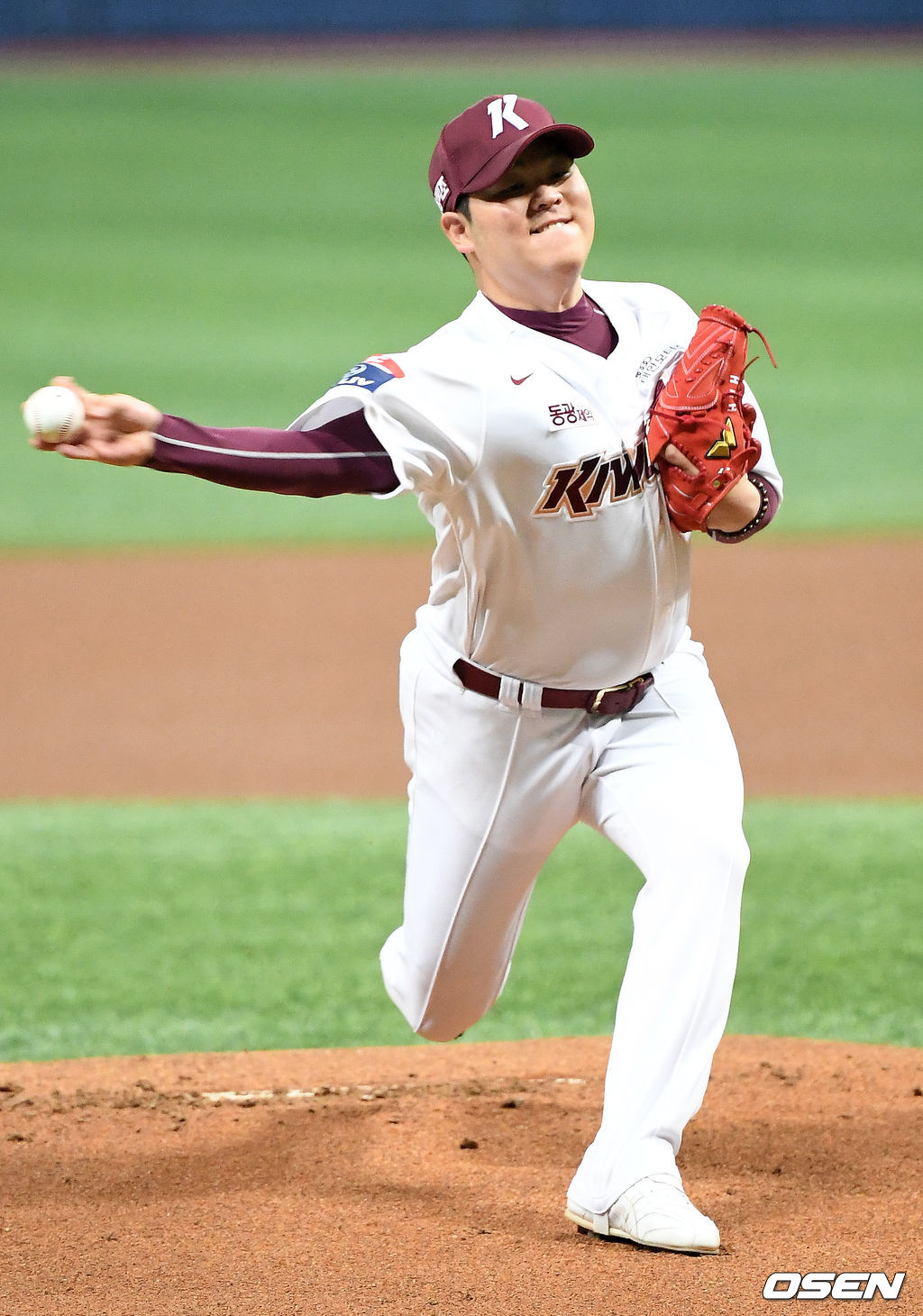 키움 선발 한현희가 마운드 위에서 힘차게 공을 뿌리고 있다. /rumi@osen.co.kr