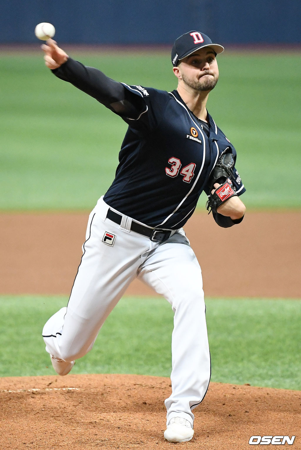 두산 선발 로켓이 마운드 위에서 힘차게 공을 뿌리고 있다. /rumi@osen.co.kr