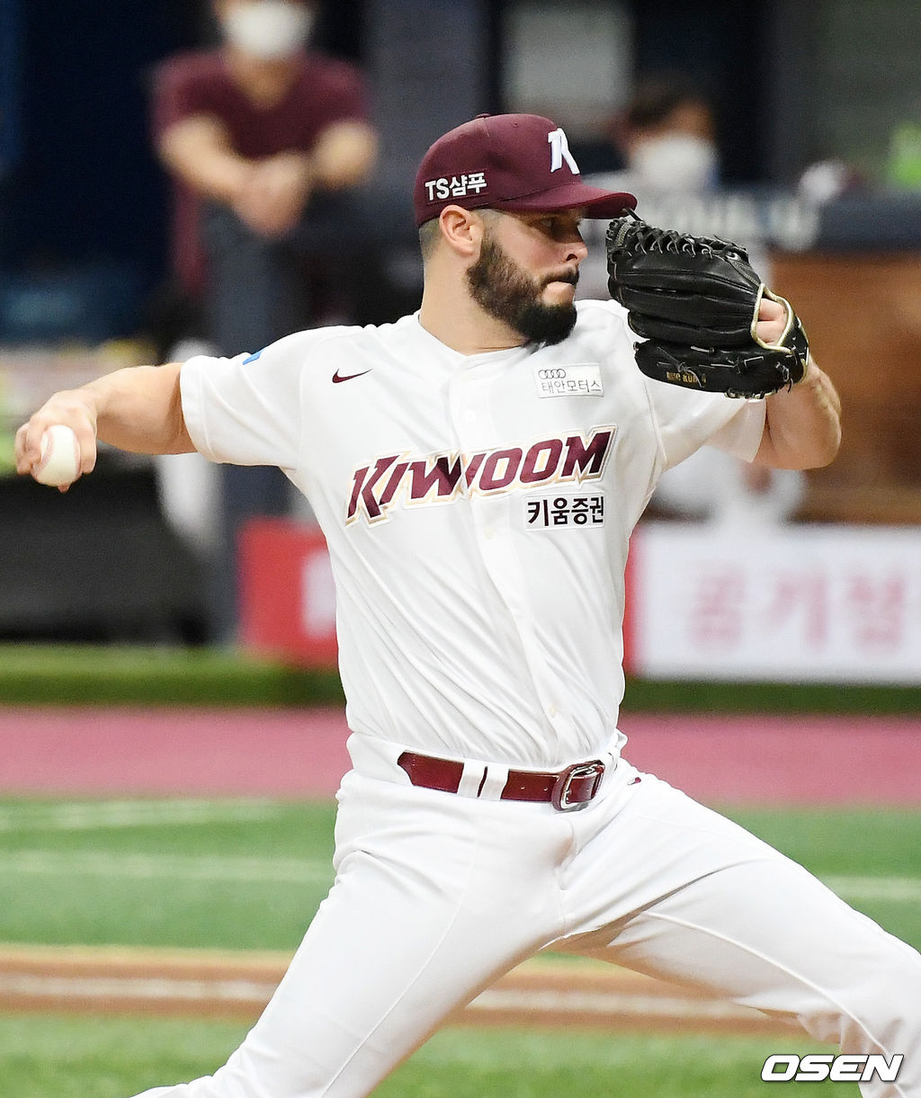 키움 선발 브리검이 힘차게 공을 뿌리고 있다. /rumi@osen.co.kr