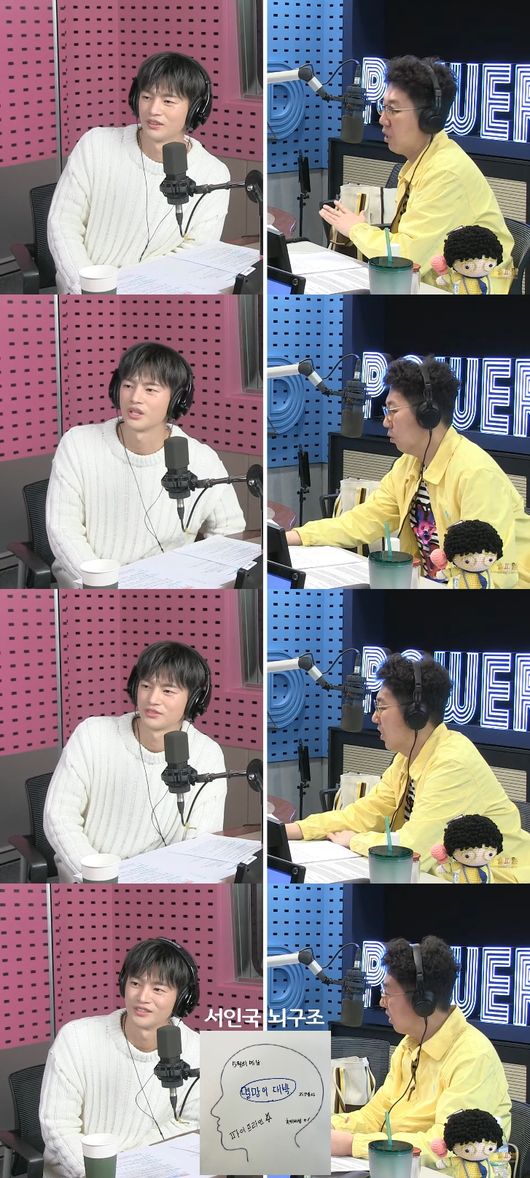 보이는 라디오 화면