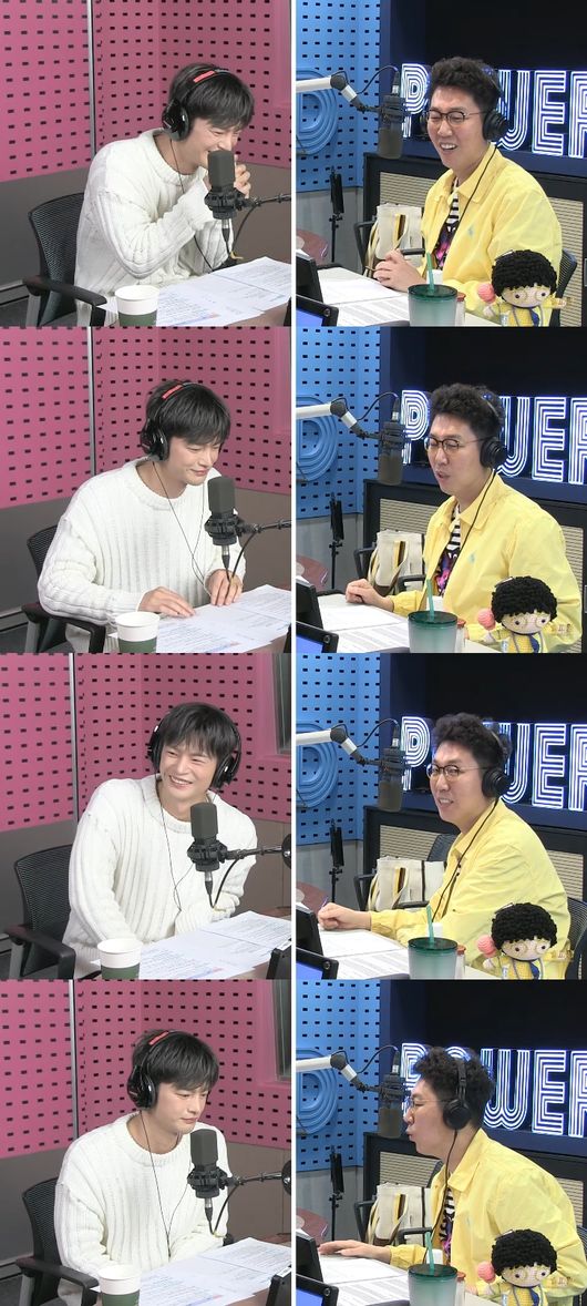 보이는 라디오 화면