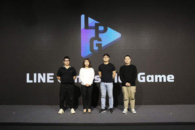 왼쪽부터 허성욱 사업실장, 김미은 사업실장, 김민규 대표, 김정교 사업팀장. /라인게임즈 제공.