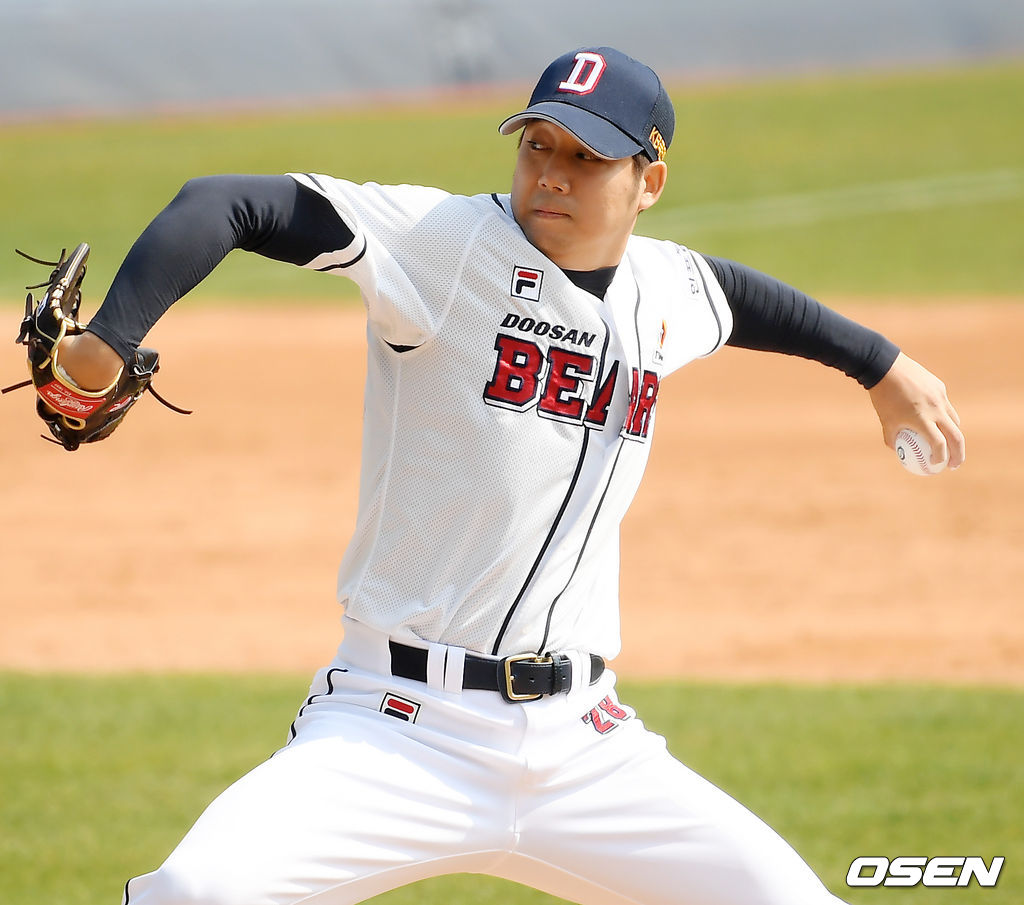 두산 장원준이 힘차게 공을 뿌리고 있다. /rumi@osen.co.kr