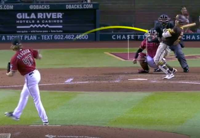 [사진] 김하성이 몸쪽 높은 공을 피했지만 스트라이크 판정을 받고 삼진 아웃됐다. /MLB TV 중계화면