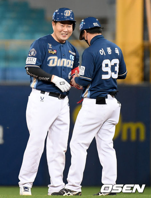 29일 오후 대구삼성라이온즈파크에서 ‘2021 신한은행 SOL KBO리그’ 삼성 라이온즈와 NC 다이노스의 경기가 열렸다.7회초 무사 NC 양의지가 2루타를 날린 뒤 기뻐하고 있다. 양의지 사이클링 히트 기록./ksl0919@osen.co.kr