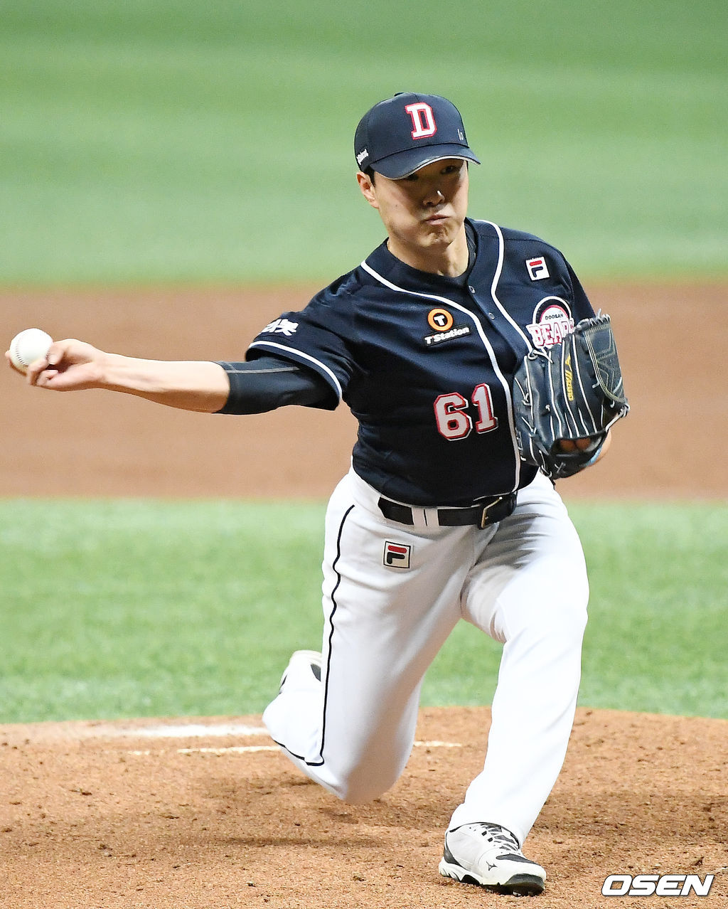 두산 선발 최원준이 마운드 위에서 힘차게 공을 뿌리고 있다./rumi@osen.co.kr