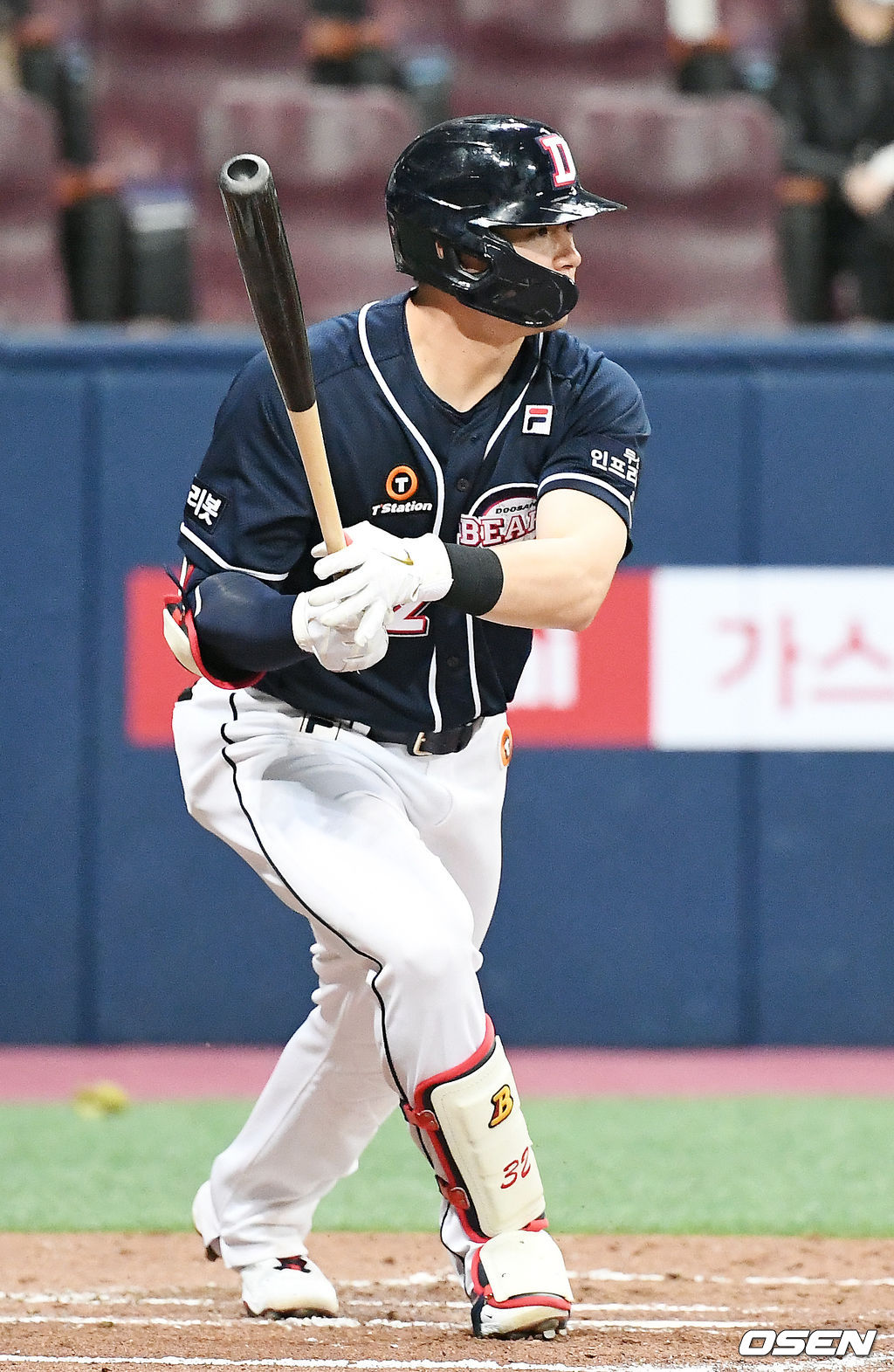 1회초 2사 주자 만루 두산 김재환이 중견수 왼쪽 2타점 적시타를 날리고 있다./rumi@osen.co.kr