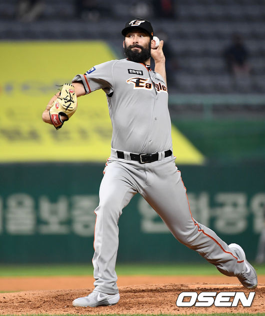 한화 선발투수 카펜터가 역투하고 있다. /sunday@osen.co.kr