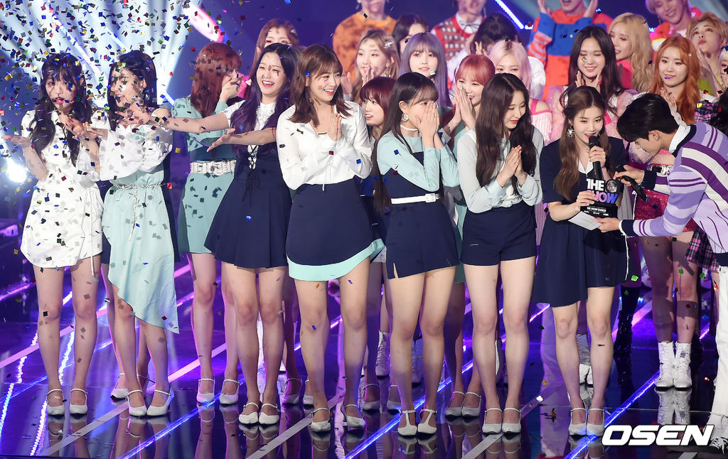 16일 오후 서울 마포구 상암동 SBS 프리즘타워 오디토리움서 SBS MTV '더 쇼' 생방송이 진행됐다. 더쇼 생방송에서 아이즈원이 더 쇼 1위를 하고 있다. / rumi@osen.co.kr
