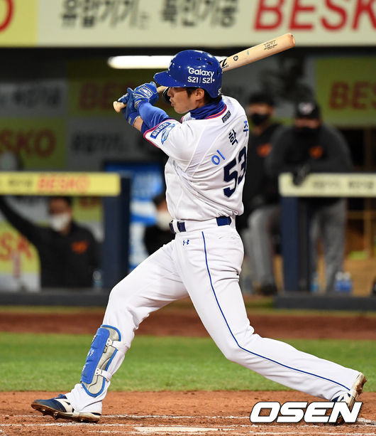 14일 오후 대구 삼성라이온즈파크에서 ’2021 신한은행 SOL KBO 리그' 삼성 라이온즈와 한화 이글스의 경기가 열렸다.6회말 1사에서 삼성 이학주가 우전 2루타를 치고 있다. /sunday@osen.co.kr