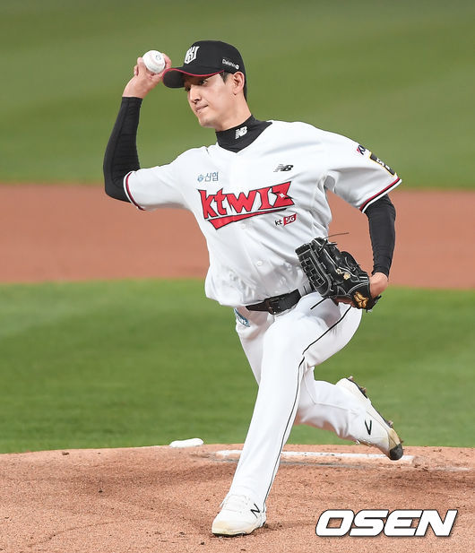 1회초 KT 선발투수 고영표가 역투하고 있다. / soul1014@osen.co.kr