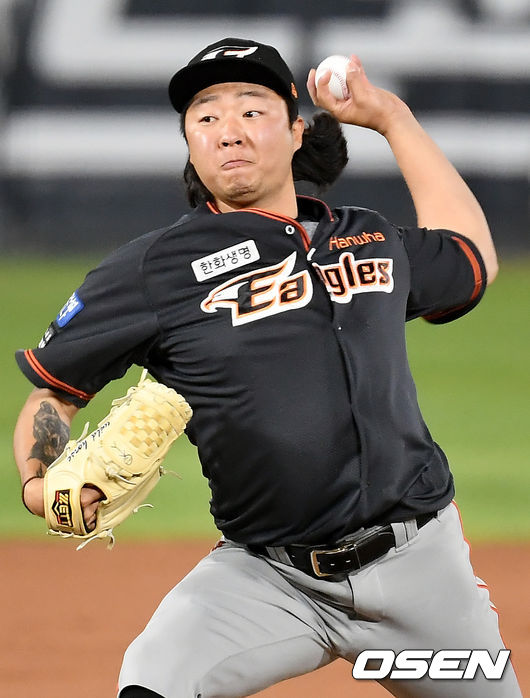 한화 김범수가 마운드에 올라 힘차게 공을 뿌리고 있다./ksl0919@osen.co.kr