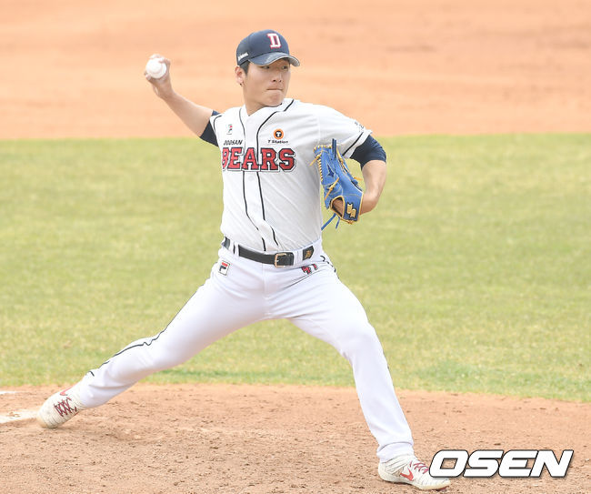 2회초 두산 곽빈이 역투하고 있다. /youngrae@osen.co.kr 