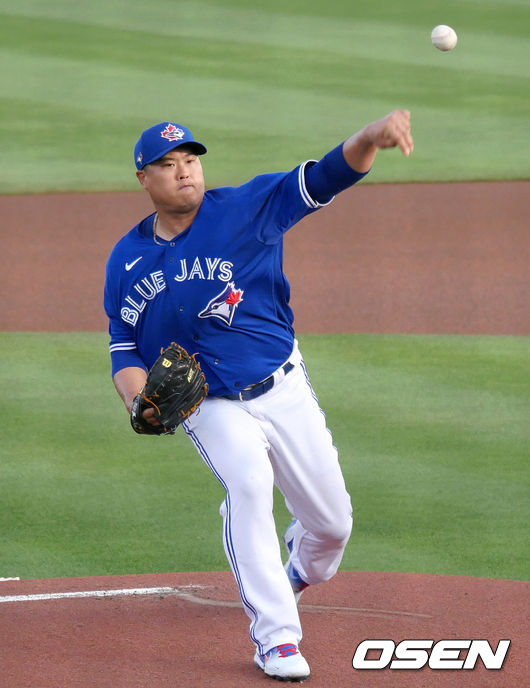 [OSEN=더니든(미 플로리다주), 이사부 통신원]1회초 무사 토론토 선발투수 류현진이 역투하고 있다. / lsboo@osen.co.kr
