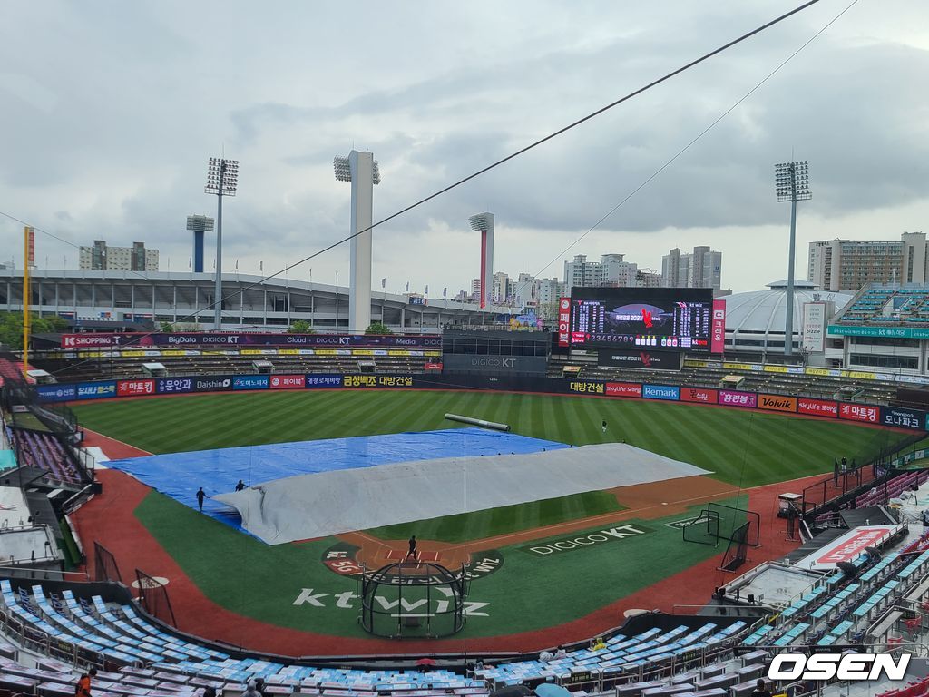 비 그친 수원KT위즈파크 / backlight@osen.co.kr