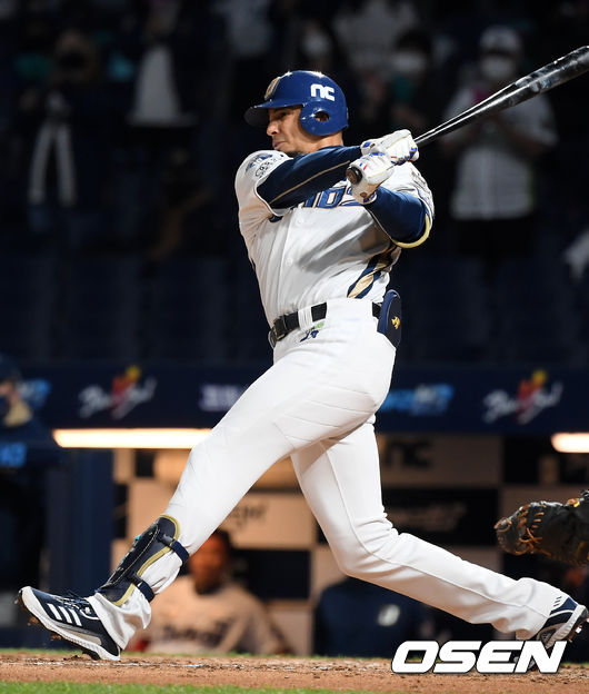 4회말 1사 주자 1루 NC 알테어가 좌익수 앞 안타를 날리고 있다. /rumi@osen.co.kr