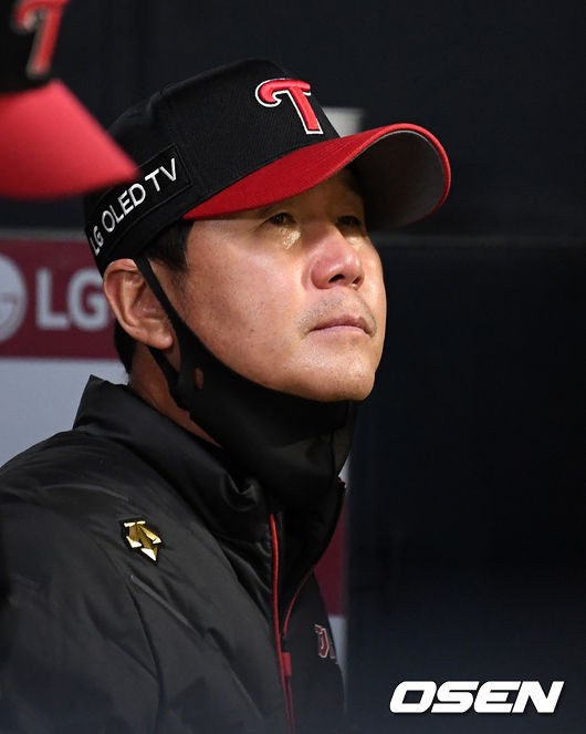 LG 류지현 감독이 경기를 지켜보고 있다.  /jpnews@osen.co.kr
