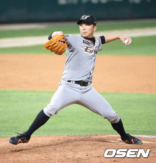 8회말 1사 1,3루 한화 정우람이 역투하고 있다. / soul1014@osen.co.kr