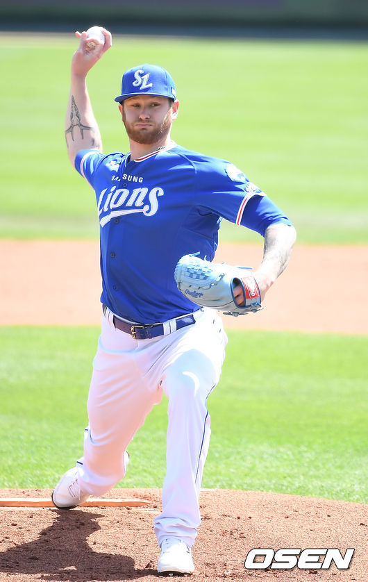 1회말 삼성 라이블리가 역투하고 있다. /youngrae@osen.co.kr 