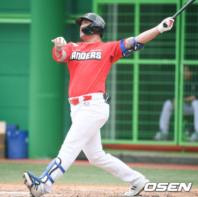 3회초 무사 2,3루 SSG 정의윤이 3점 홈런을 날리고 있다.  / soul1014@osen.co.kr