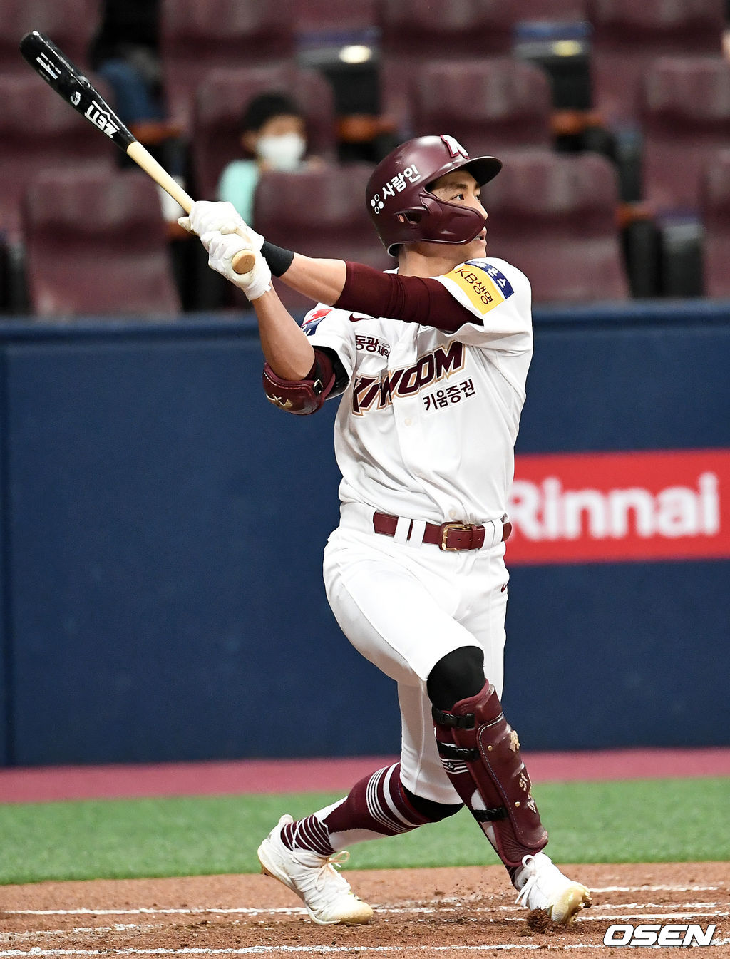 5일 오후 서울 고척스카이돔에서 ‘2021 신한은행 SOL KBO리그’ 키움 히어로즈와 KT 위즈의 경기가 열렸다.2회말 1사 만루 상황 키움 이정후가 싹쓸이 3타점 좌중간 2루타를 날리고 있다. / dreamer@osen.co.kr
