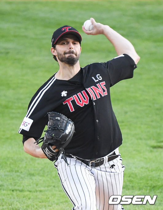 1회말 LG 선발투수 수아레즈가 역투하고 있다. / soul1014@osen.co.kr