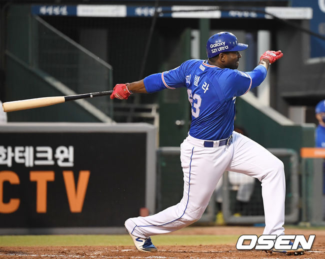 6일 오후 대전 한화생명이글스파크에서 '2021 신한은행 SOL KBO리그' 한화 이글스와 삼성 라이온즈의 경기가 열렸다.3회초 2사 삼성 피렐라가 안타를 때려내고 있다. /youngrae@osen.co.kr