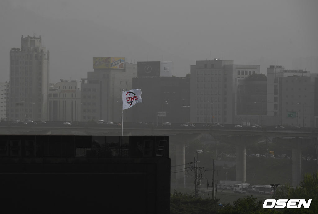 미세먼지로 취소된 잠실야구장. /jpnews@osen.co.kr