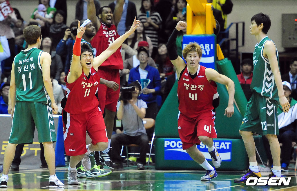 [OSEN DB]안양 KGC인삼공사가 창단 후 첫 우승을 달성했다. 안양 KGC인삼공사는 '2011-2012 KB국민카드 프로농구' 챔피언결정전 6차전 원주 동부와 원정 경기서 66-64로 승리를 거뒀다.이로써 인삼공사는 전신인 SBS와 KT&G를 포함해 창단 후 첫 챔피언결정전 우승을 달성했다.