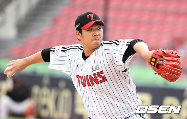 1회초 LG 정찬헌이 역투하고 있다.  /jpnews@osen.co.kr