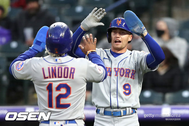 [사진] 프란시스코 린도어, 제프 맥닐(오른쪽) ⓒGettyimages(무단전재 및 재배포 금지)