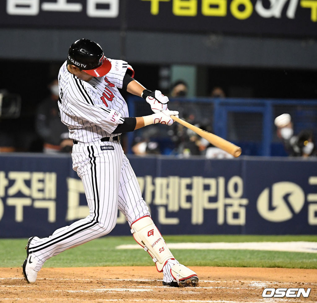 LG 채은성이 투런포를 날리고 있다. /jpnews@osen.co.kr