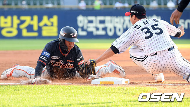 3회초 2사 2루 LG 3루수 문보경이 송은범의 폭투를 틈타 진루에 시도한 한화 임종찬을 태그아웃 시키고 있다. 비디오 판독 요청이 있었으나 원심 유지. /cej@osen.co.kr