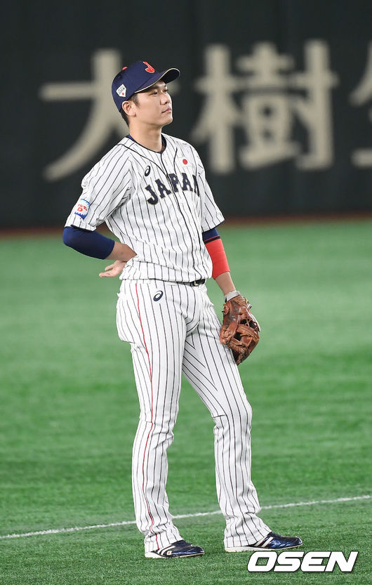 1회초 일본 사카모토 하야토가 유격수 수비를 보고 있다. /youngrae@osen.co.kr 