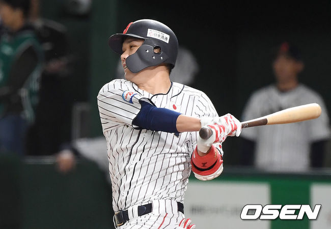 2회말 1사 1,2루 일본 사카모토 하야토가 적시타를 때려내고 있다. /youngrae@osen.co.kr 