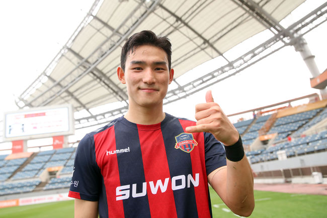 제주월드컵경기장/ K리그1/ 제주유나이티드 vs 수원FC/ 경기종료/ 수원 승리/ 수원 조유민/ 기념촬영/ 사진 윤경식