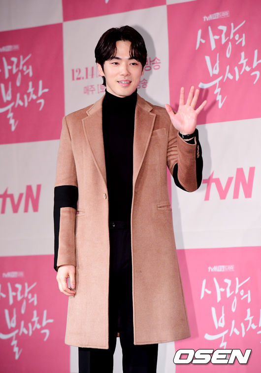 배우 김정현이 포토타임을 하고 있다. /jpnews@osen.co.kr