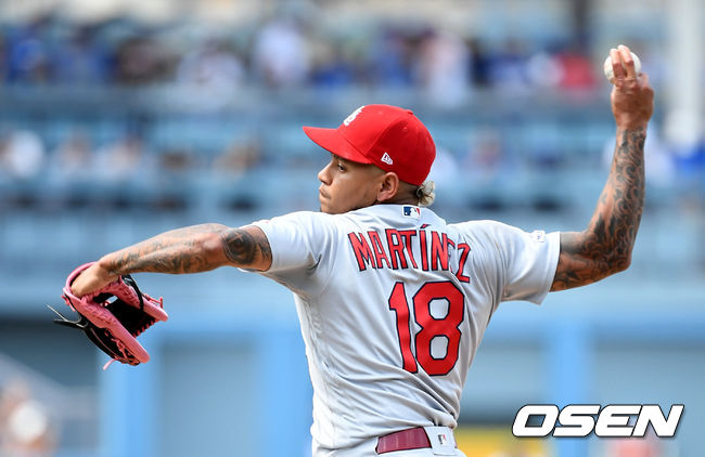  세인트루이스 마르티네즈가 마운드에 올라 역투하고 있다./jpnews@osen.co.kr