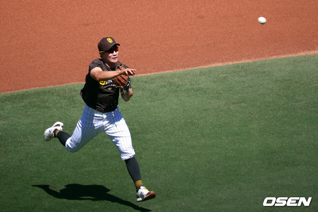 [OSEN=샌디에이고, 이사부 통신원]경기에 앞서 샌디에이고 김하성이 훈련을 하고 있다. /lsboo@osen.co.kr