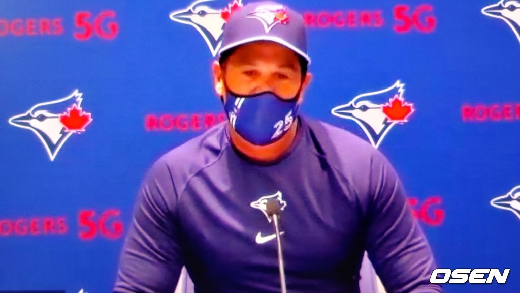 [사진] 찰리 몬토요 토론토 감독이 13일(한국시간) 애틀랜타와의 경기를 마친 뒤 화상 인터뷰를 하고 있다. <토론토 블루제이스 구단 제공 영상 캡처>