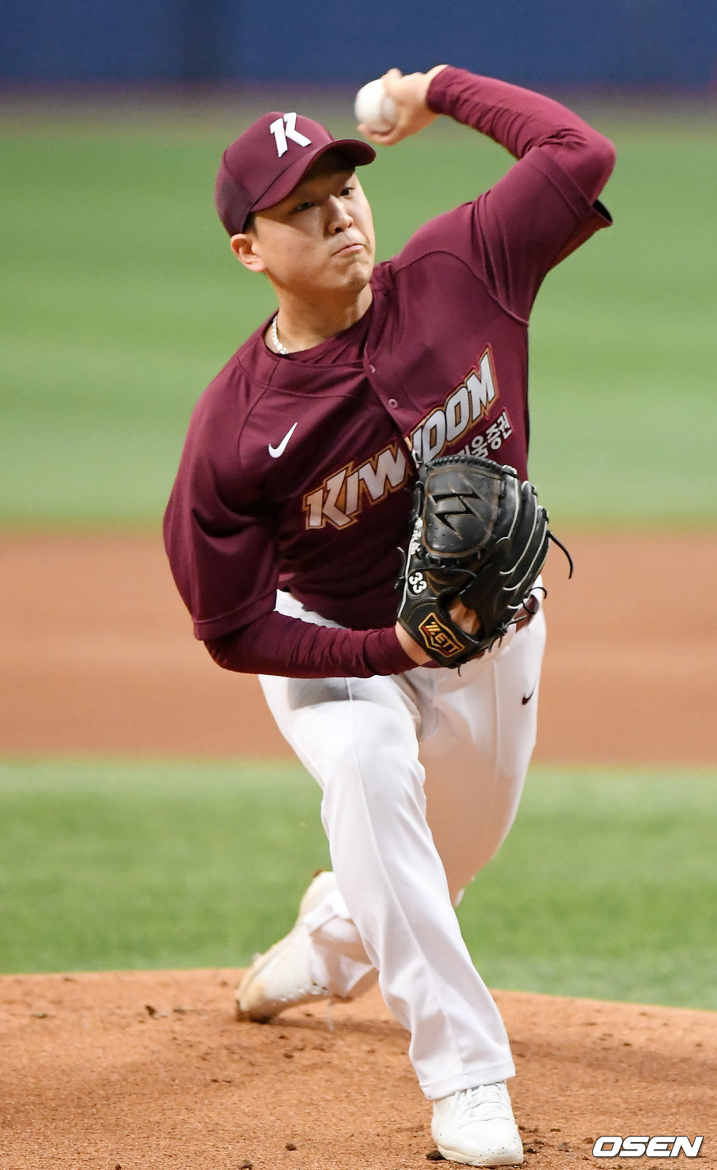 키움 이승호가 마운드 위에서 힘차게 공을 뿌리고 있다. /rumi@osen.co.kr